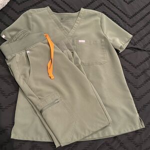 Figs Olive Green Jogger Scrub Set Size Small